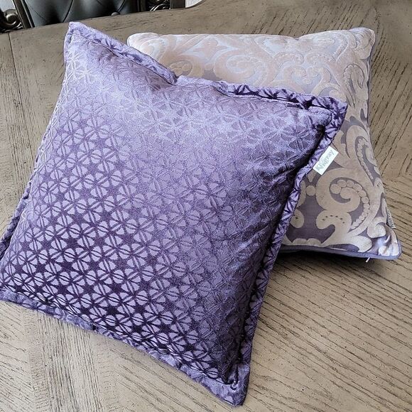 20x20 decorative velvet throw pillow with zipper Kingray💜 - Picture 1 of 8